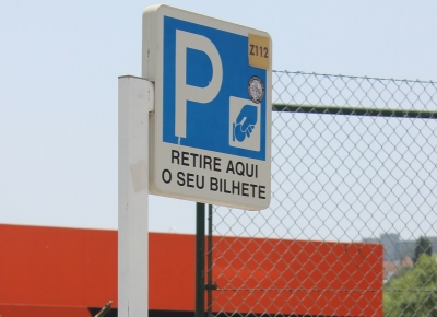 O que aconteceria se não houvesse estacionamento regulado?