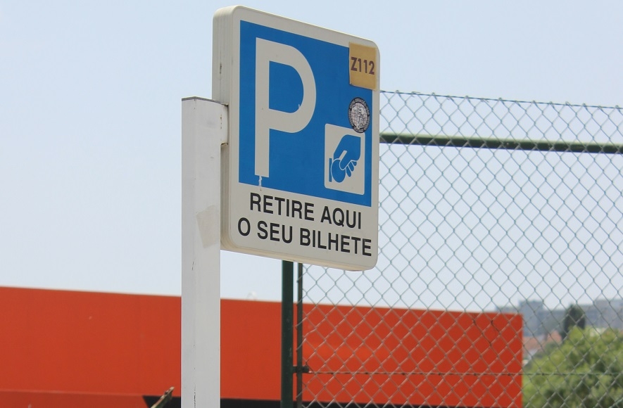 O que aconteceria se não houvesse estacionamento regulado?