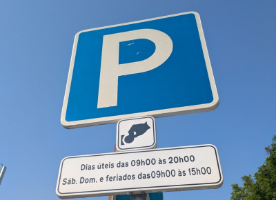 Estacionamento pago no Centro Comercial da Portela alterado ao fim-de-semana