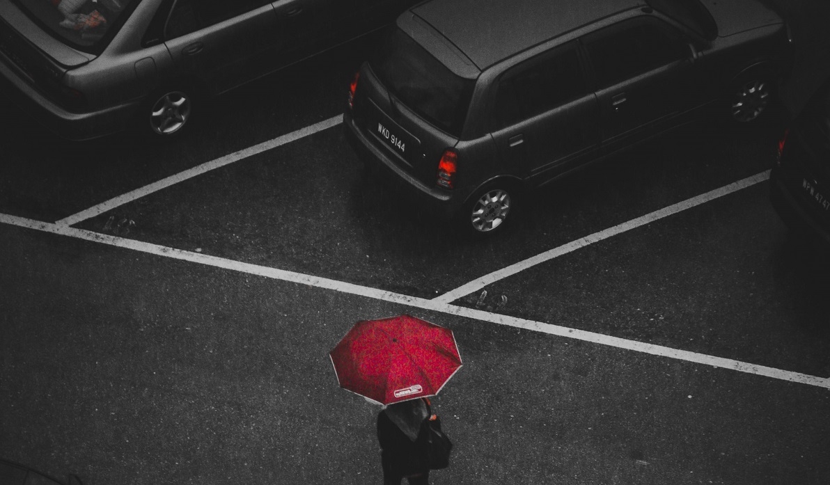 Cuidados ao estacionar com o início das chuvas