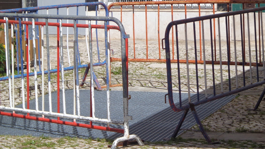 Loures Parque, EM, repara e substitui grade do poço de ventilação do Parque do Estado da Índia, Saca