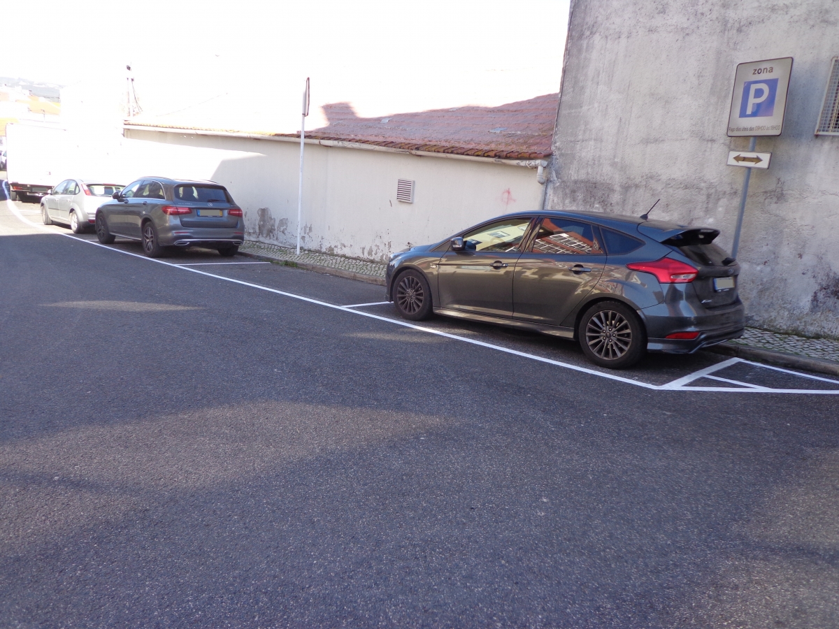 Loures Parque, EM, está a efetuar a remarcação das bolsas de estacionamento das ZEDL